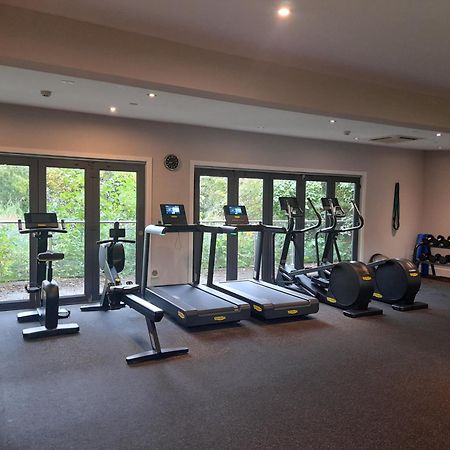 Somerford Keynes Crow'S Nest Penthouse Apartment With Free Spa Access מראה חיצוני תמונה
