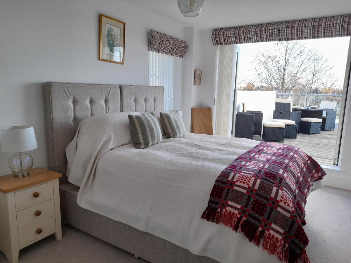 Somerford Keynes Crow'S Nest Penthouse Apartment With Free Spa Access מראה חיצוני תמונה