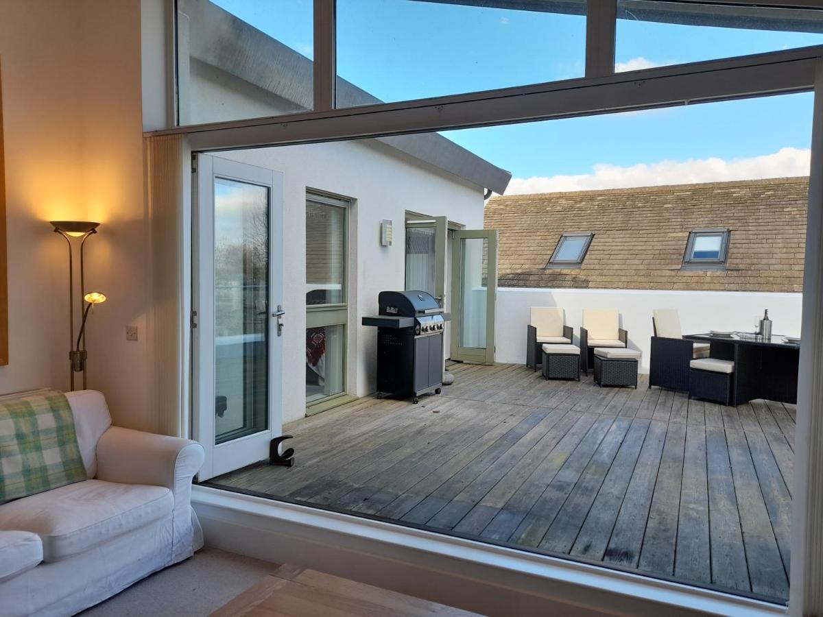 Somerford Keynes Crow'S Nest Penthouse Apartment With Free Spa Access מראה חיצוני תמונה
