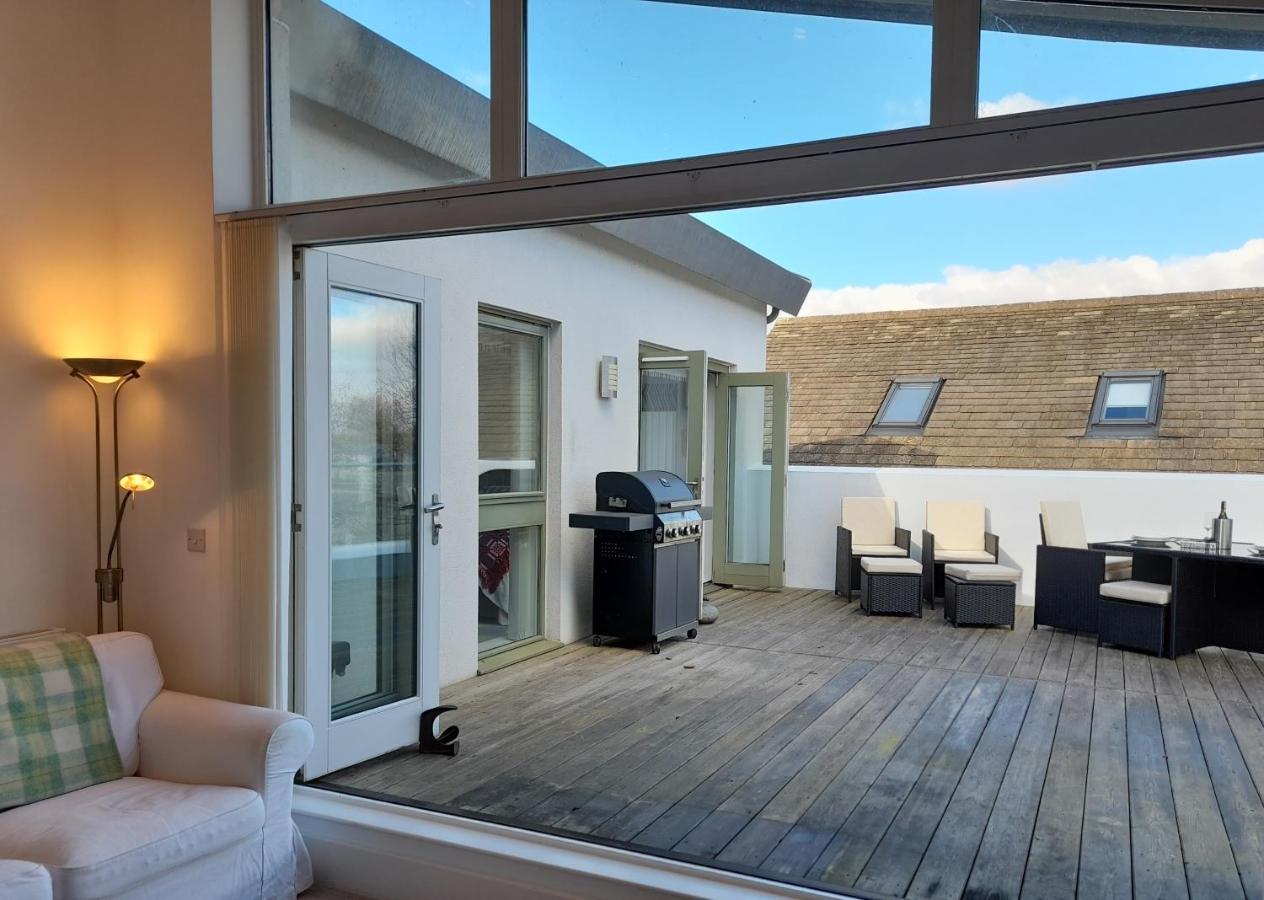 Somerford Keynes Crow'S Nest Penthouse Apartment With Free Spa Access מראה חיצוני תמונה