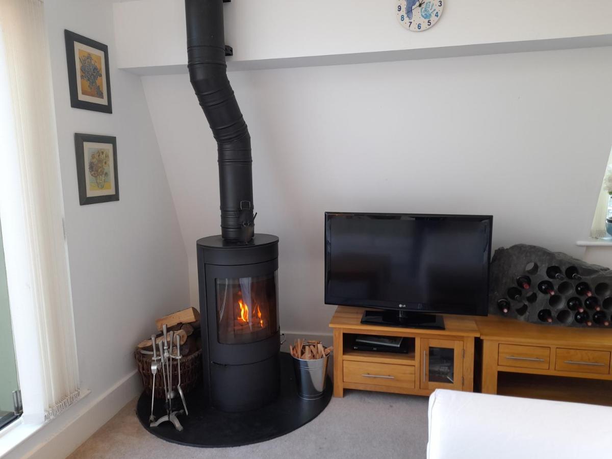 Somerford Keynes Crow'S Nest Penthouse Apartment With Free Spa Access מראה חיצוני תמונה