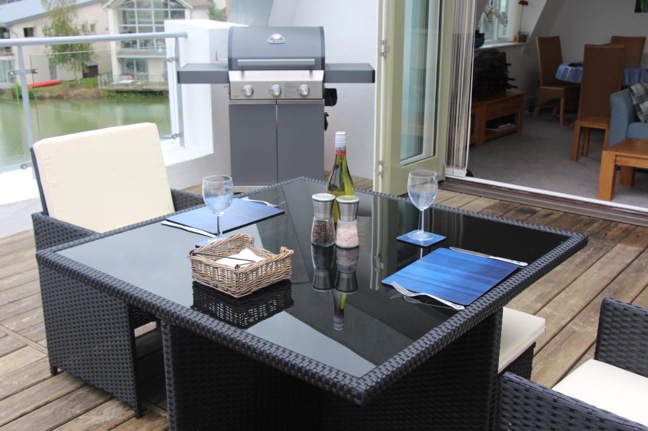 Somerford Keynes Crow'S Nest Penthouse Apartment With Free Spa Access מראה חיצוני תמונה