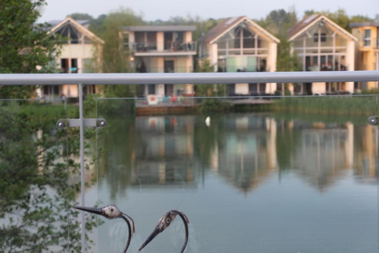 Somerford Keynes Crow'S Nest Penthouse Apartment With Free Spa Access מראה חיצוני תמונה