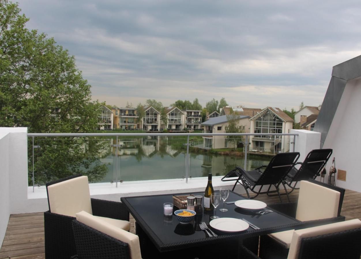 Somerford Keynes Crow'S Nest Penthouse Apartment With Free Spa Access מראה חיצוני תמונה