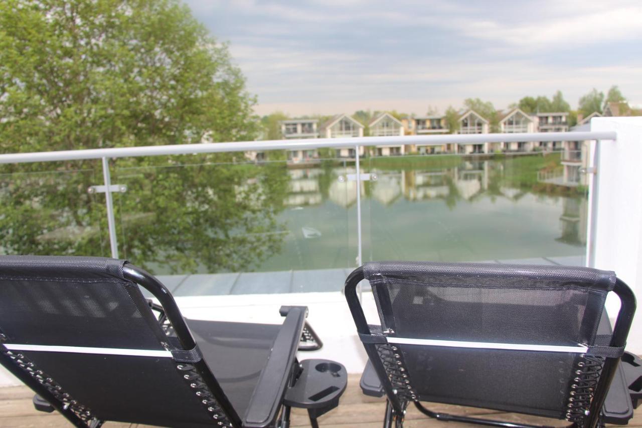 Somerford Keynes Crow'S Nest Penthouse Apartment With Free Spa Access מראה חיצוני תמונה