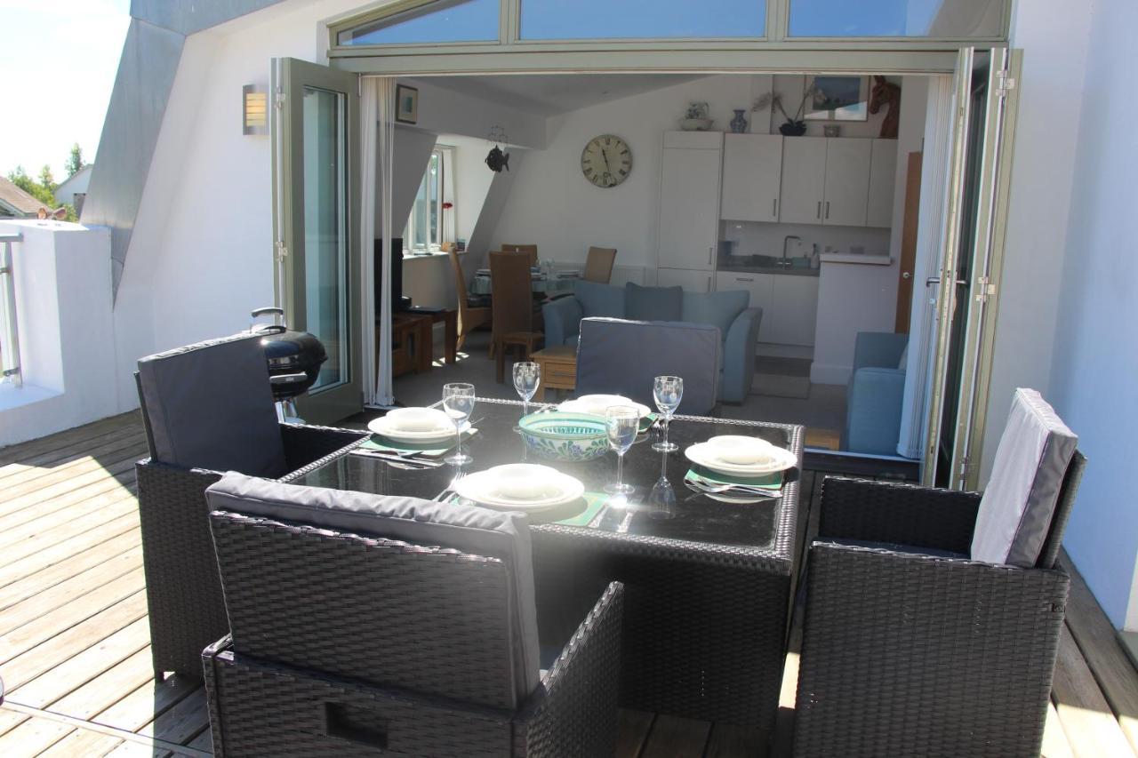 Somerford Keynes Crow'S Nest Penthouse Apartment With Free Spa Access מראה חיצוני תמונה