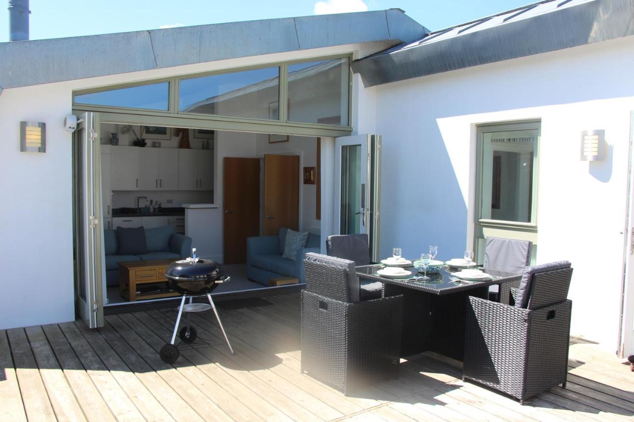 Somerford Keynes Crow'S Nest Penthouse Apartment With Free Spa Access מראה חיצוני תמונה