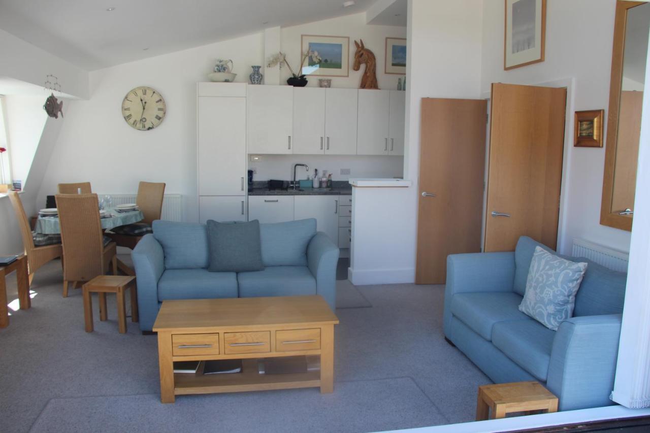 Somerford Keynes Crow'S Nest Penthouse Apartment With Free Spa Access מראה חיצוני תמונה