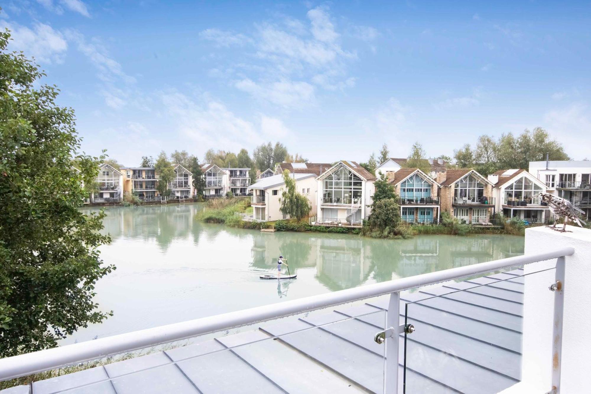 Somerford Keynes Crow'S Nest Penthouse Apartment With Free Spa Access מראה חיצוני תמונה