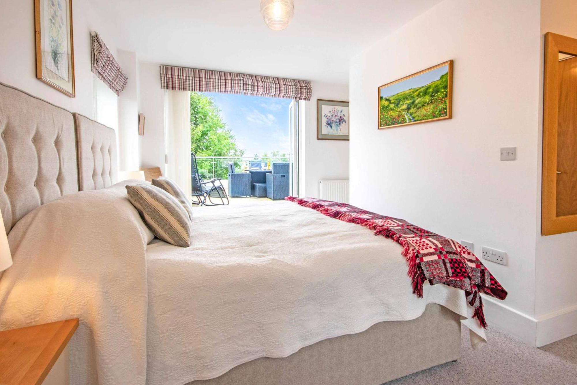 Somerford Keynes Crow'S Nest Penthouse Apartment With Free Spa Access מראה חיצוני תמונה